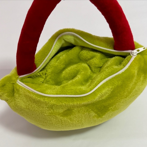 The Grinch Dr. Suess Travel Soft Fleece Blanket 36"x 40" Green used - Picture 7 of 7